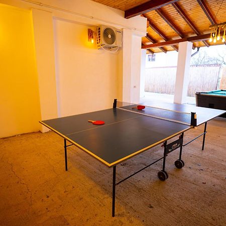 Aly&Emy Villa Caransebeş Екстериор снимка