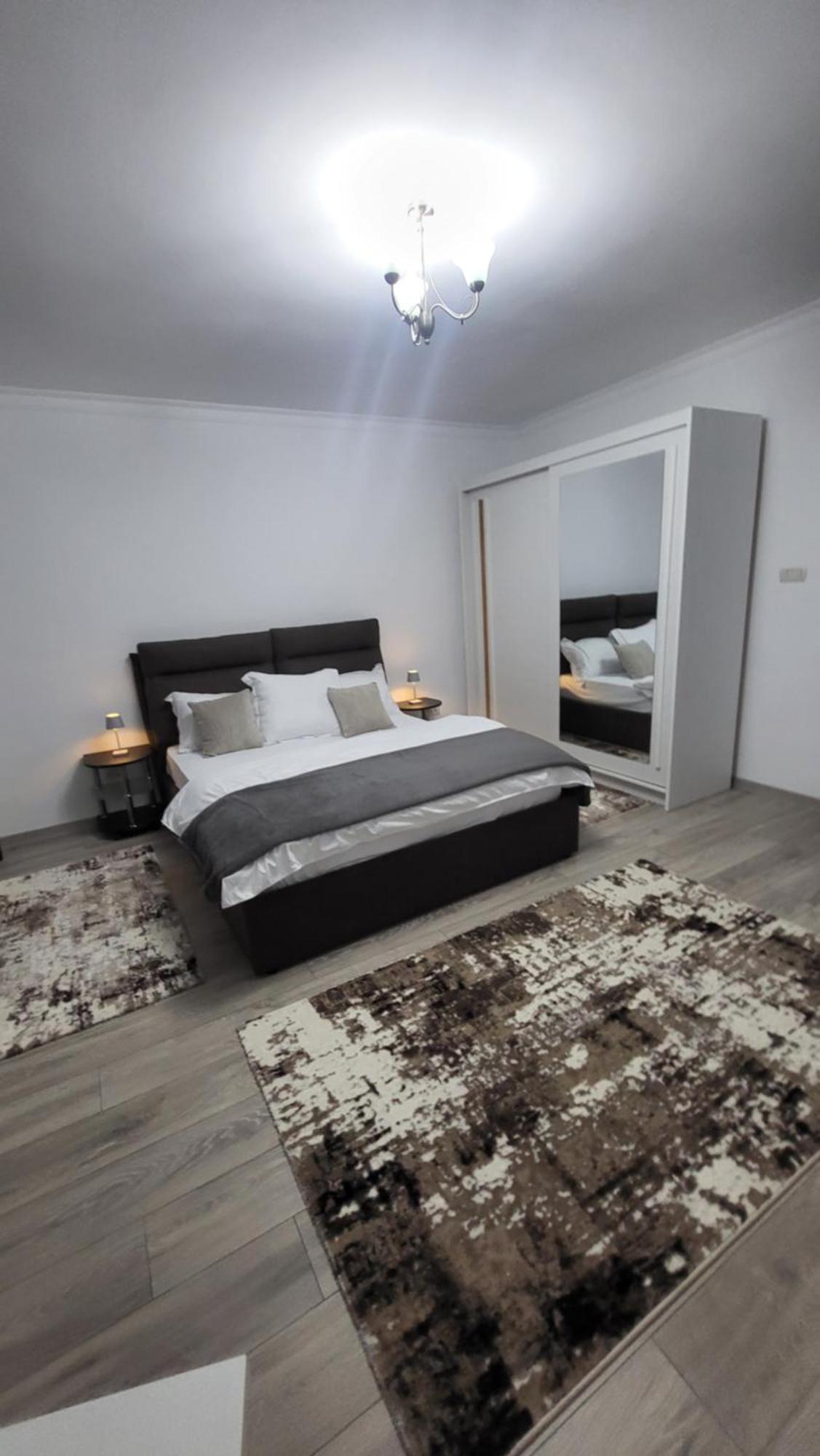 Aly&Emy Villa Caransebeş Екстериор снимка