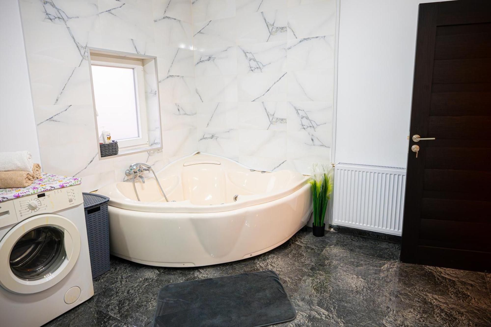 Aly&Emy Villa Caransebeş Екстериор снимка