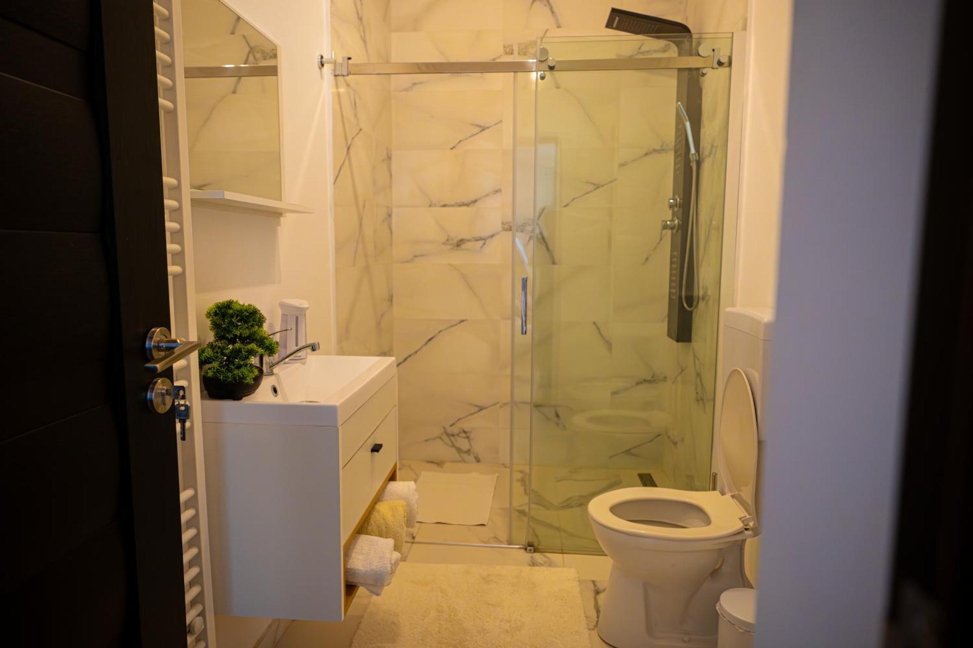 Aly&Emy Villa Caransebeş Екстериор снимка