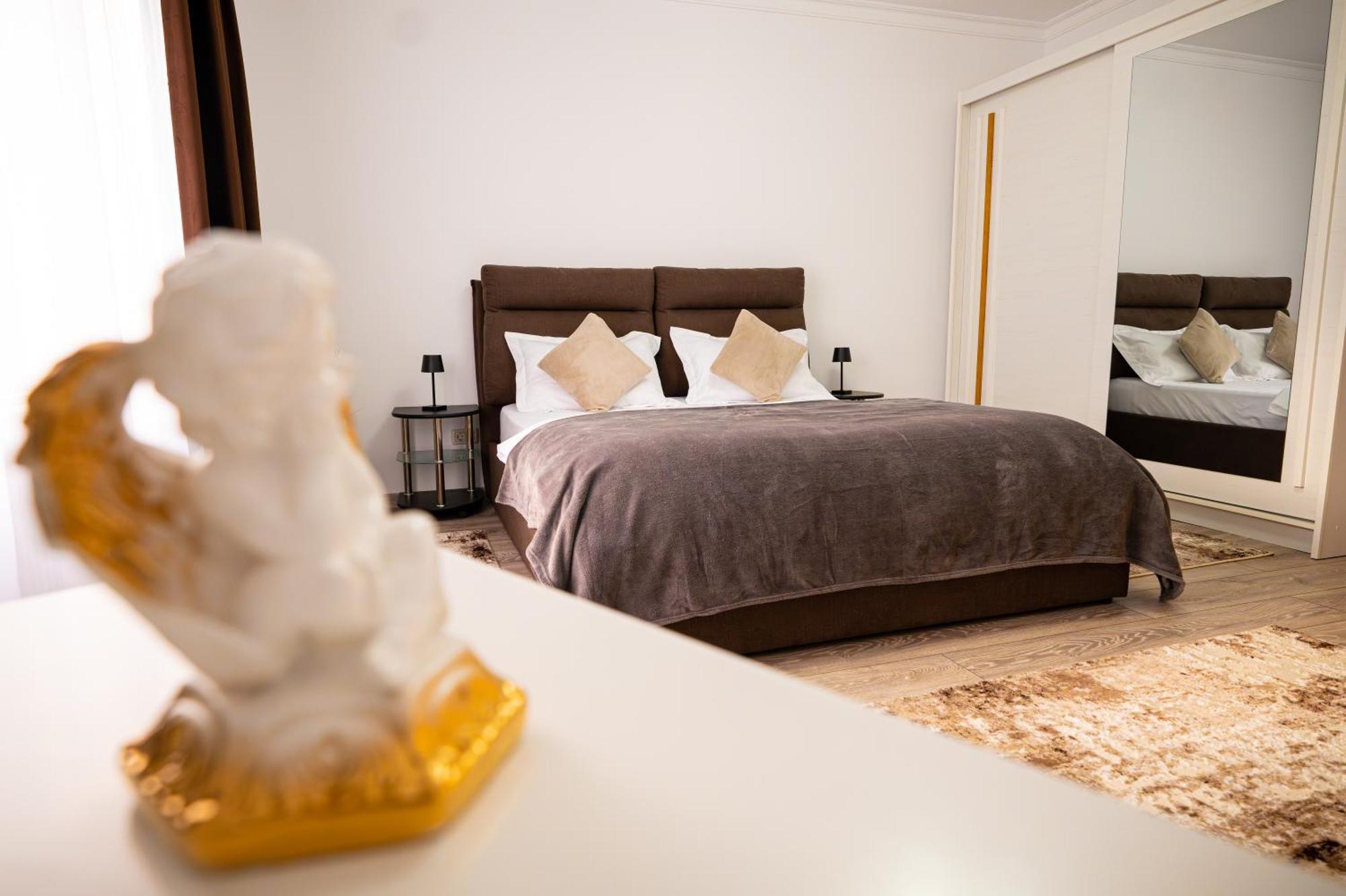Aly&Emy Villa Caransebeş Екстериор снимка