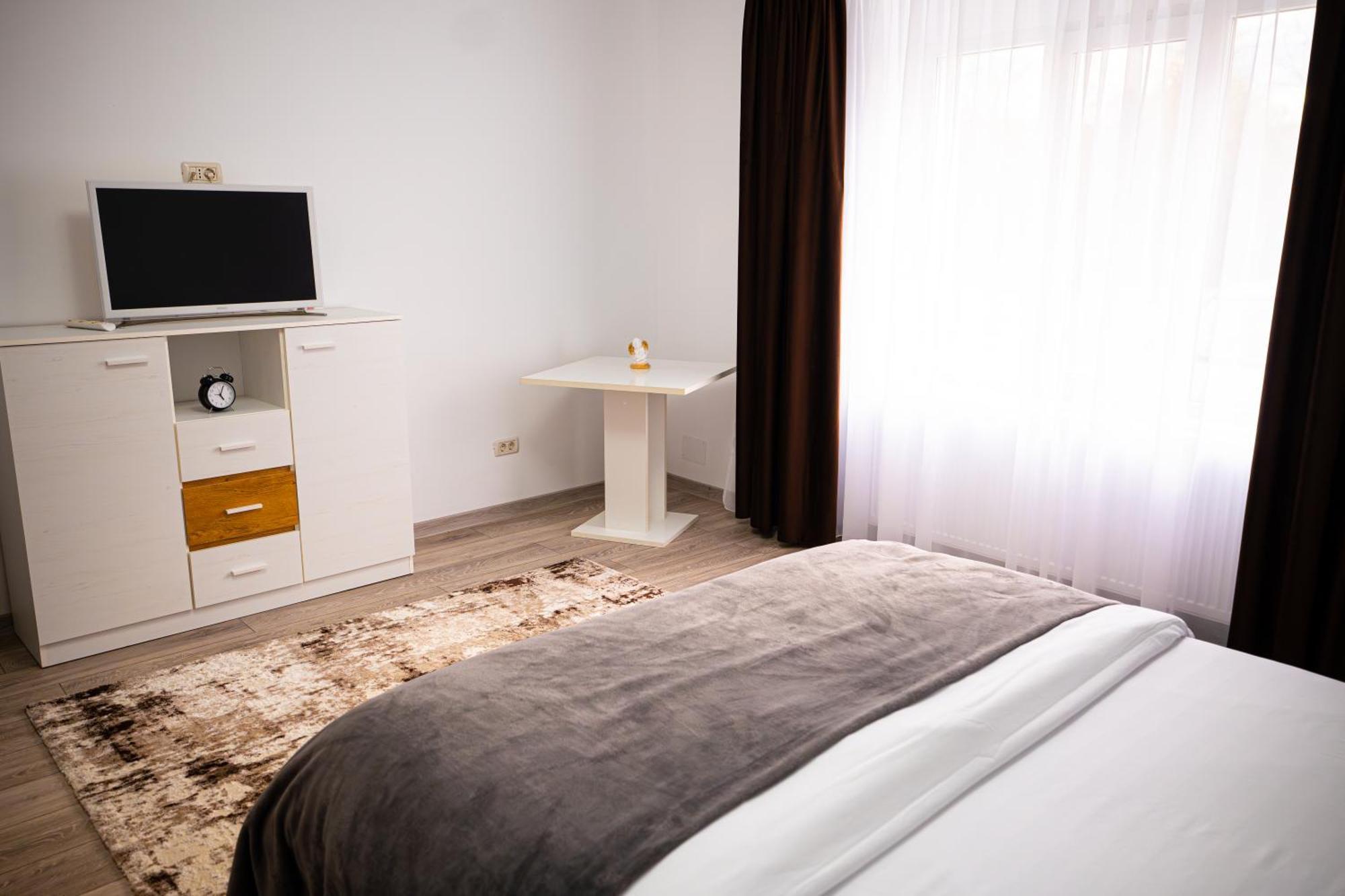 Aly&Emy Villa Caransebeş Екстериор снимка
