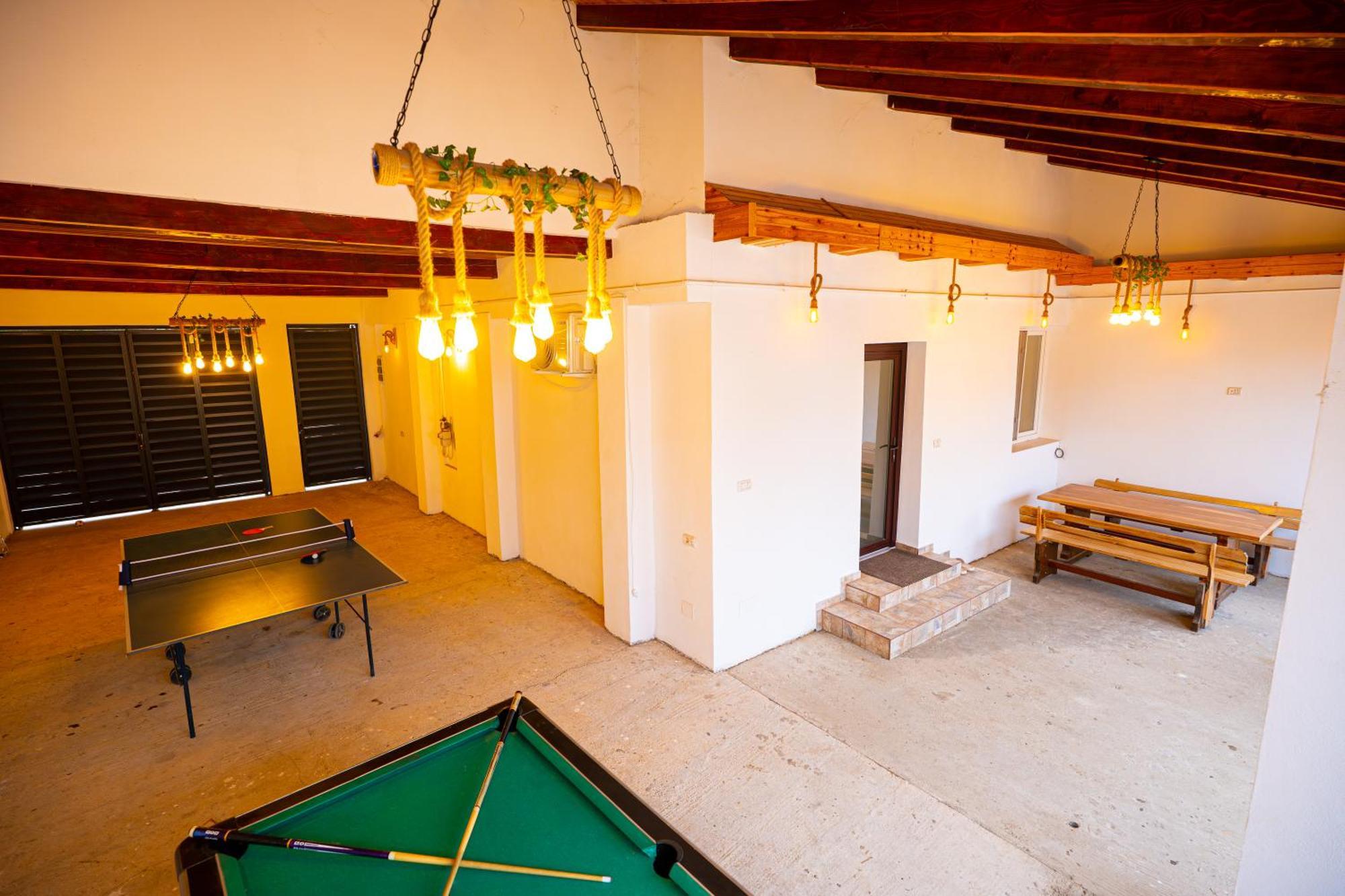 Aly&Emy Villa Caransebeş Екстериор снимка